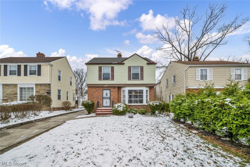 Photo of 16908 Throckley Avenue, Cleveland, OH 44128 (MLS # 5194963)