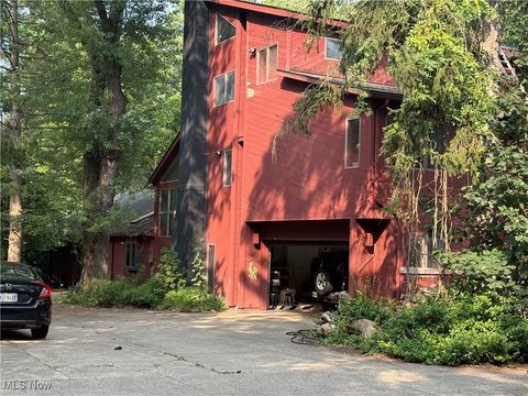 2826 Yellow Creek Akron OH 44333