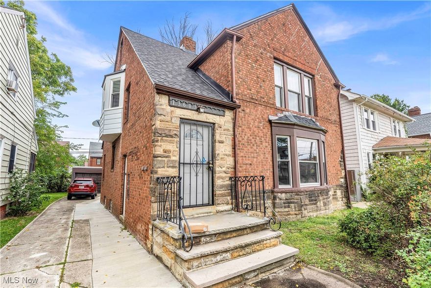 13613 Cedar | DN, University Heights - Spacious 2 bed 1 bath multi-family home! //

$ 1125 rent / $ 1125 deposit //
$49 application fee per adult //
1-2 pets OK with approved PetScreening and PetFee.(Some breed restrictions apply per HUD guidelines). //
NO SMOKING //
1 time $149 non-refundable set up fee paid at lease signing //

$30/month required resident benefit package; can include personal property/liability insurance for an additional $5/month for $35/month total. //

All applicants are required to fill out a PetScreening application, found on our website directly on the application before being processed. Even if you have NO pets - this application must be filled out. One time, non-refundable pet fee of $200-500 per animal applies to all pets & must be paid prior to or when you pay your first month rent. (No fee for qualified assistance animals). //

Our application is processed through secure site: Findigs, and they require ID and income verification. Without this, your application will not be processed. They offer 24/7 chat support on their application directly if you have any questions. //

BEDROOMS: 2 //
BATHROOMS: 1 //
APPLIANCES PROVIDED: Fridge and stove //
UTILITIES / RESIDENT RESPONSIBILITY: Resident pays gas and electric and is responsible for snow removal. //

Serious inquiries only.