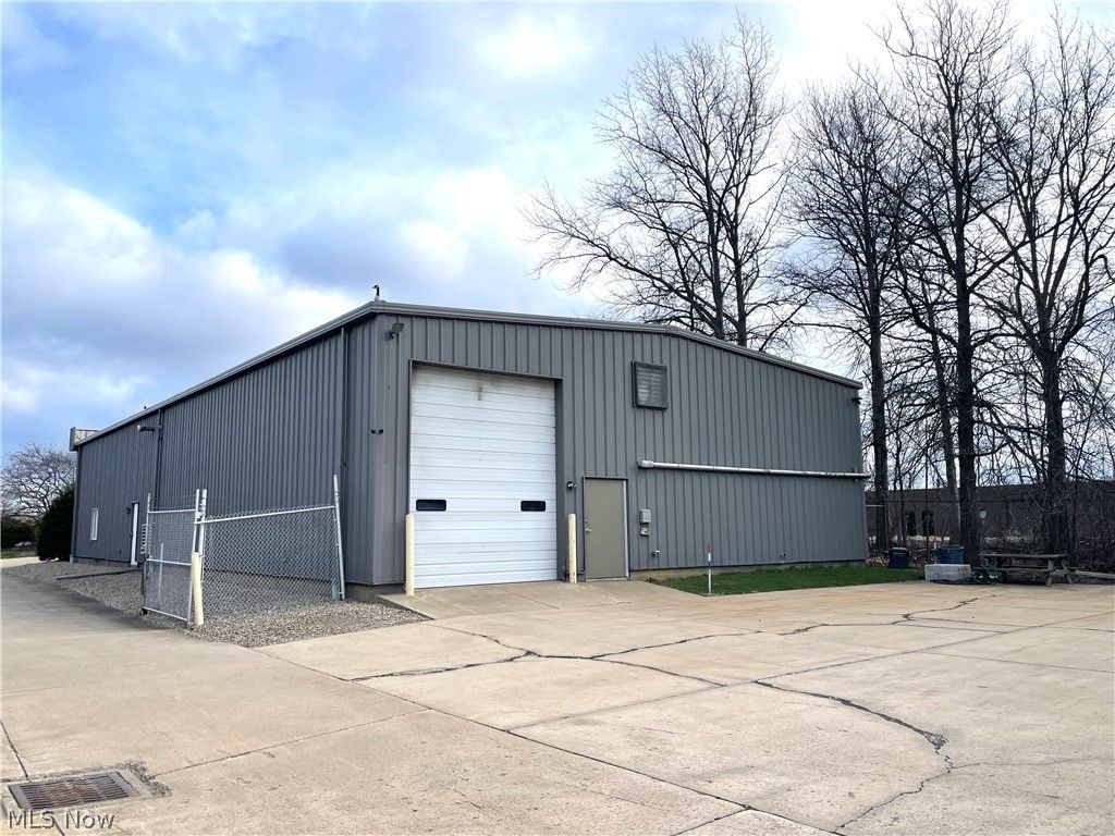 Photo of 38316 Airport Parkway, Willoughby, OH 44094 (MLS # 5193948)