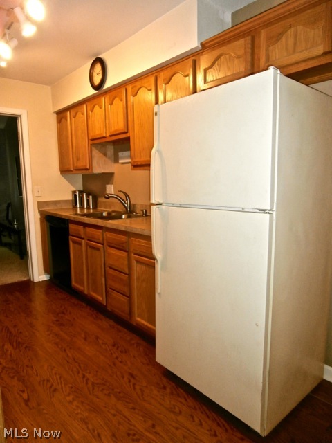 Country Club Condo - Residential