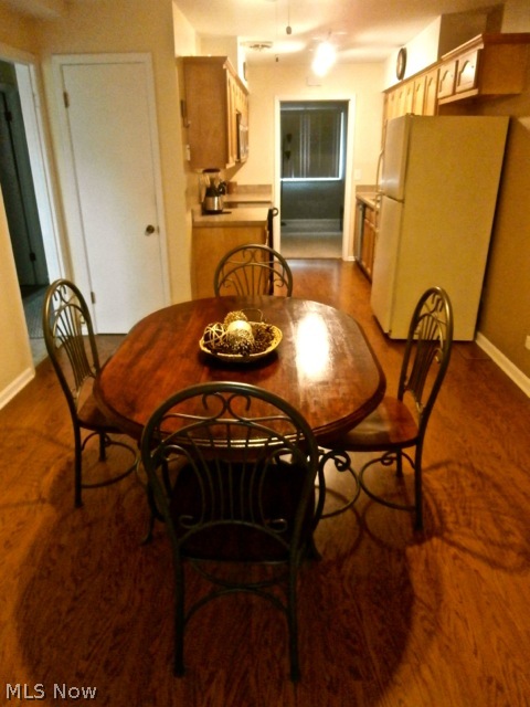 Country Club Condo - Residential