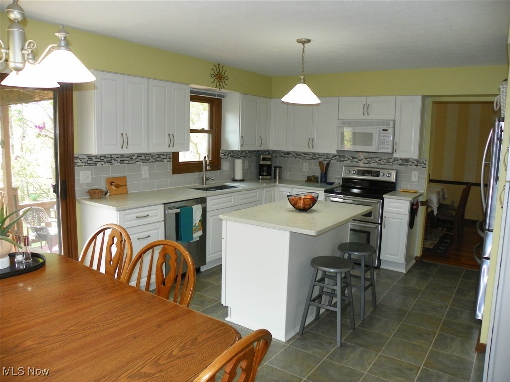3991 Sanford Drive, Parma, Ohio image 10