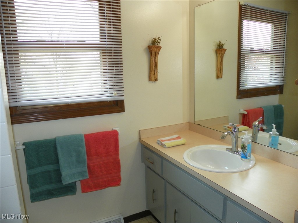 3991 Sanford Drive, Parma, Ohio image 28
