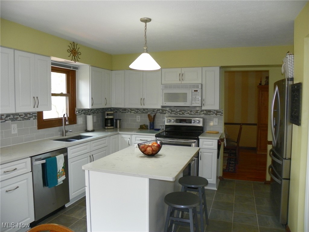 3991 Sanford Drive, Parma, Ohio image 8