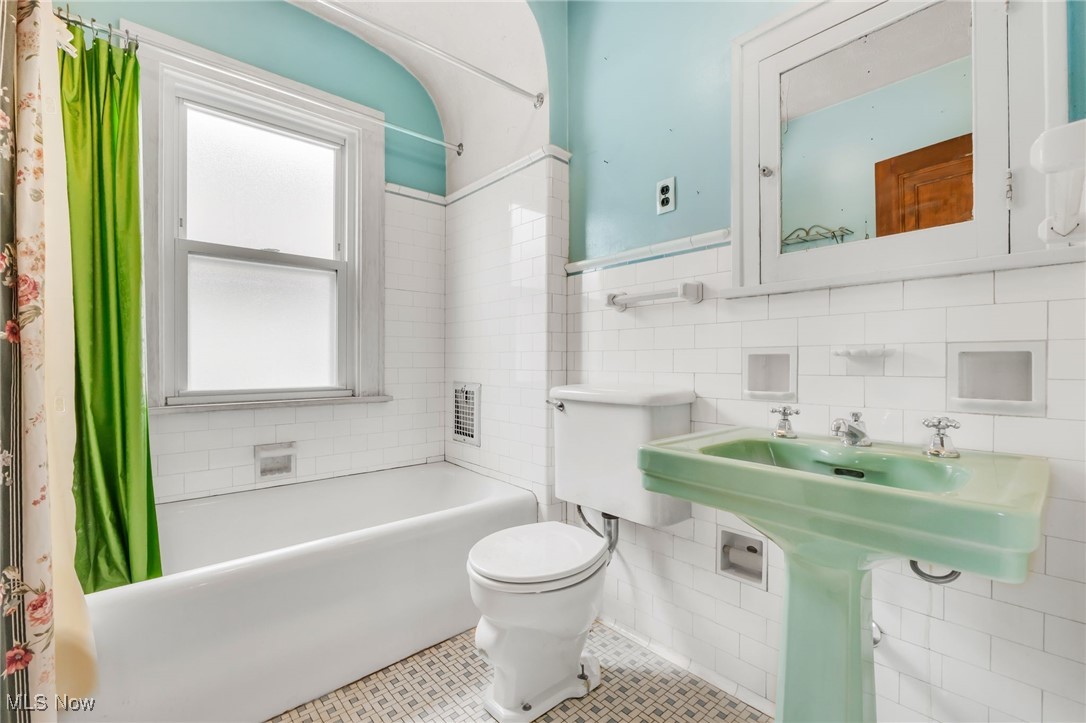6411 Luelda Avenue, Parma, Ohio image 26