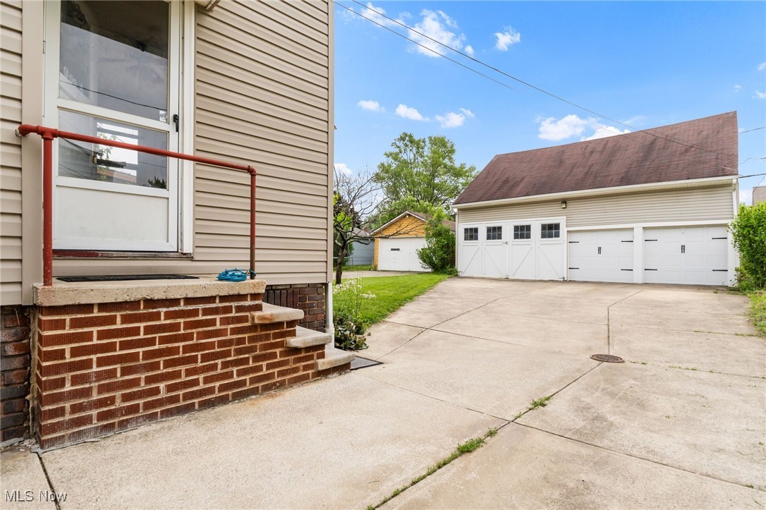 6411 Luelda Avenue, Parma, Ohio image 40