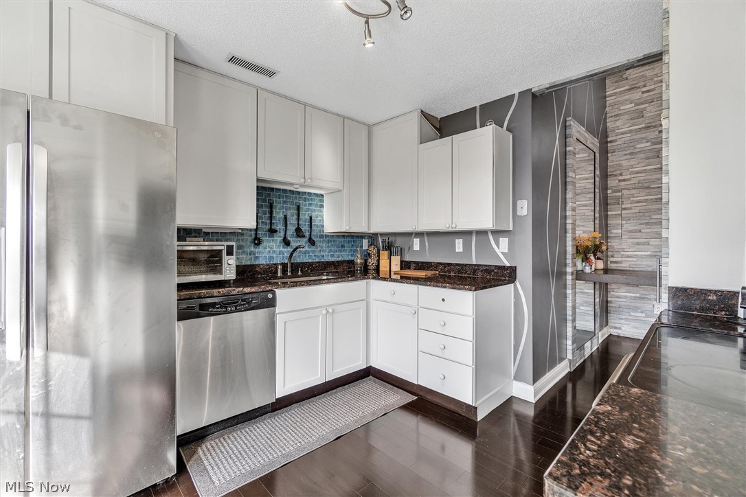 Fox Hollow/Woodhawk Condo - Residential