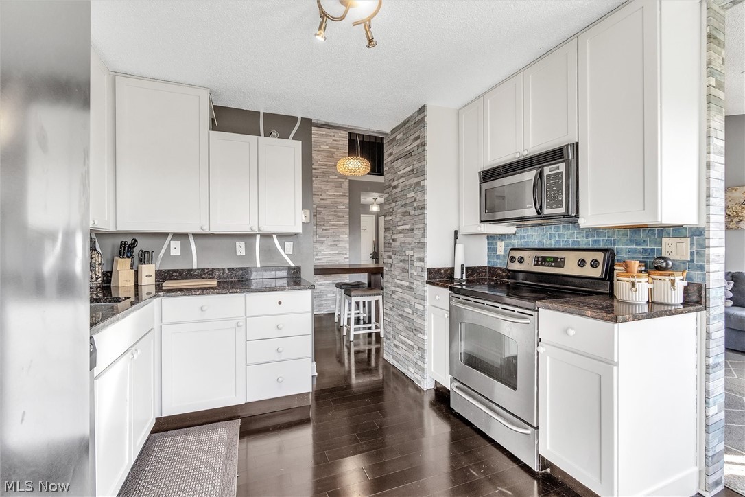 Fox Hollow/Woodhawk Condo - Residential