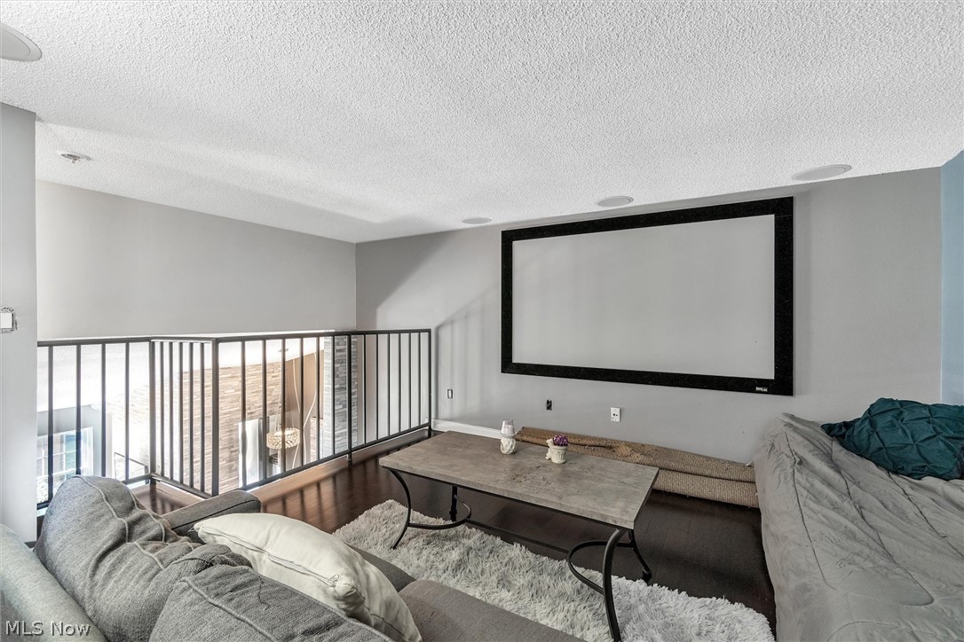 Fox Hollow/Woodhawk Condo - Residential