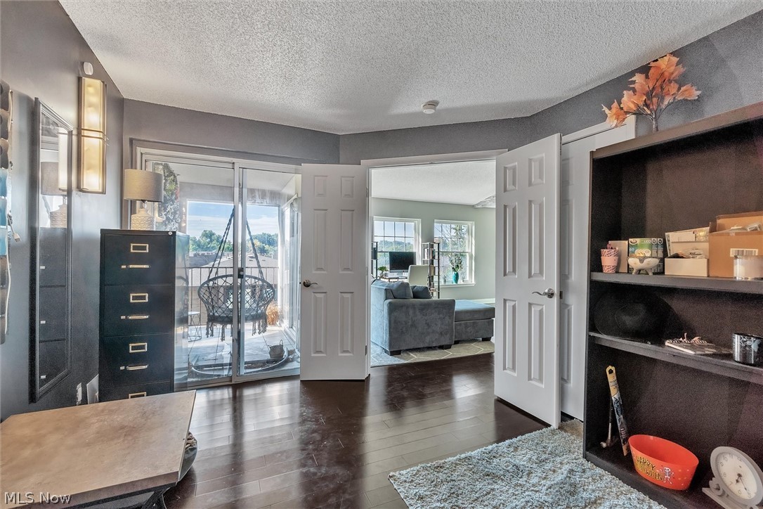 Fox Hollow/Woodhawk Condo - Residential