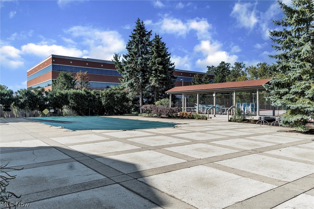 Fox Hollow/Woodhawk Condo - Residential