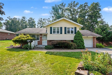 Homes For Sale - 7436 Sugartree Drive<br/> Youngstown, OH 44512