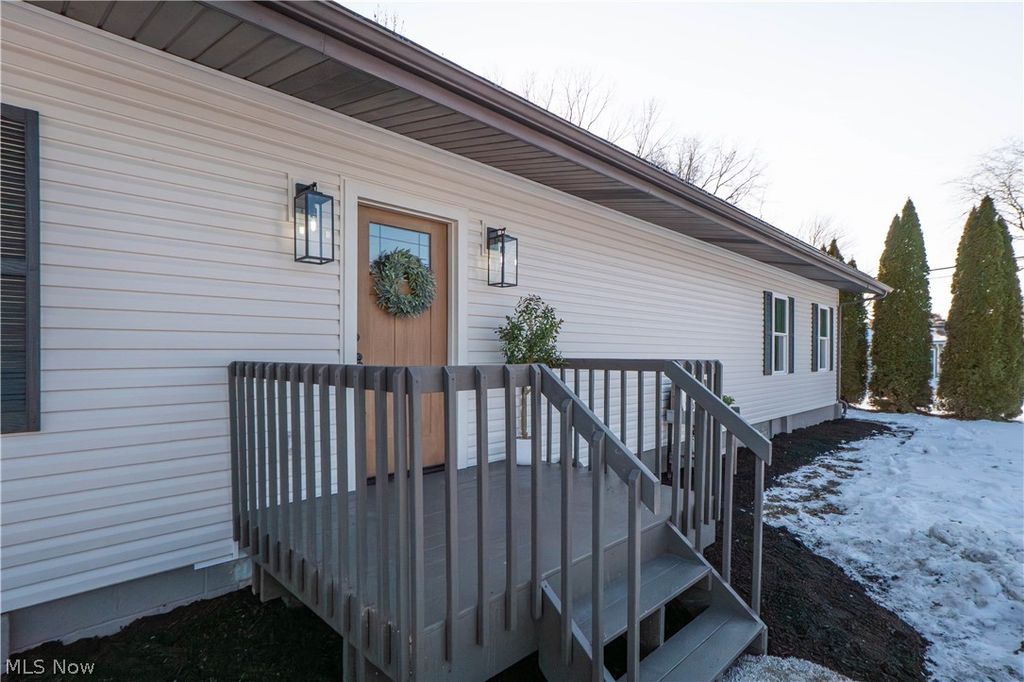 Photo of 590 Eleanora Drive, Cuyahoga Falls, OH 44223 (MLS # 5188983)