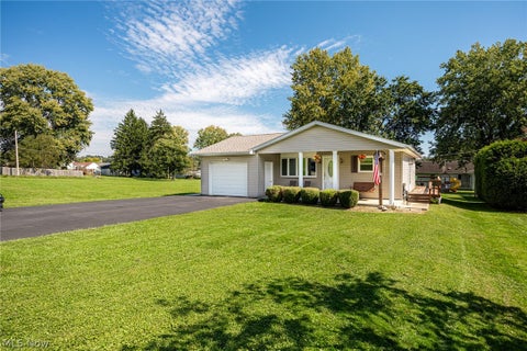 Photo of 2454 Clarendon Avenue, Zanesville, OH 43701 (MLS # 5252122)