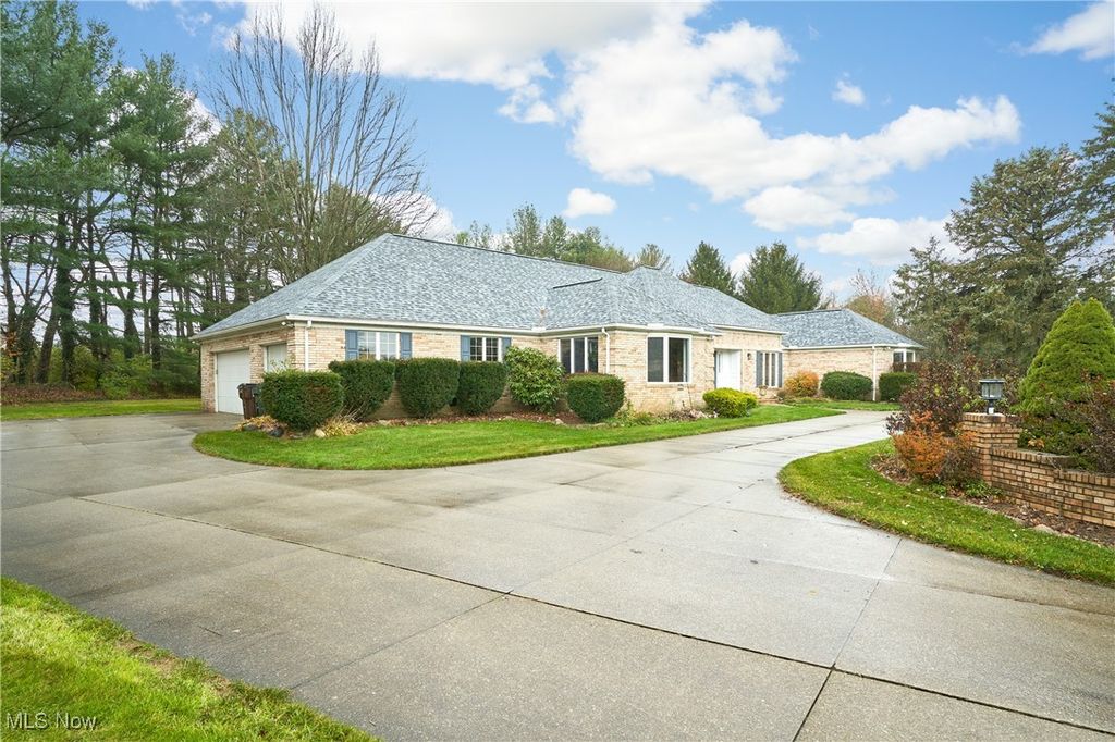 Photo of 526 San Pier Drive, Akron, OH 44333 (MLS # 5173961)