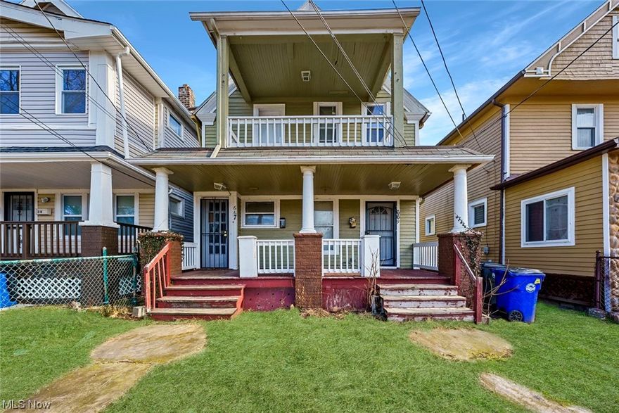 This duplex his located right next to Cleveland lakefront state park, Rockefeller greenhouse and just moments from Clevelands art and
history museums, university circle restaurants and shopping and the Cleveland Clinic. This is a prime location for long term rentals and
also lends itself nicely to short/ mid term housing for those receiving treatment at the cleveland Clinic or just visiting and want to stay
near downtown. Both units are currently vacant, offering you the opportunity to place tenants right away or make some updates to
achieve even higher rents. CMHA estimates rents at over $1300/mo for each 2 bedroom. Taxes are extremely low at just over $400/ year
making your profit VERY high. Both units feature newer paint, hardwood floors and a large, open floorpan so there's not much you need
to do. The mechanicals are newer and in great shape. Showings are easy, schedule yours today.