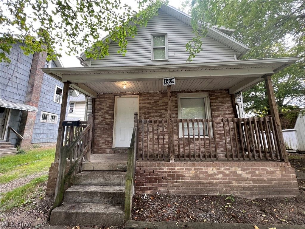 Photo of 1409 Curtis Street, Akron, OH 44301 (MLS # 5214364)