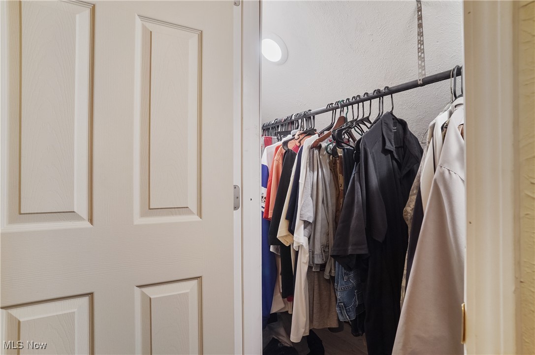 Akron, Ohio 44320, United States, 3 Bedrooms Bedrooms, ,3 BathroomsBathrooms,Residential,Contingent,189704