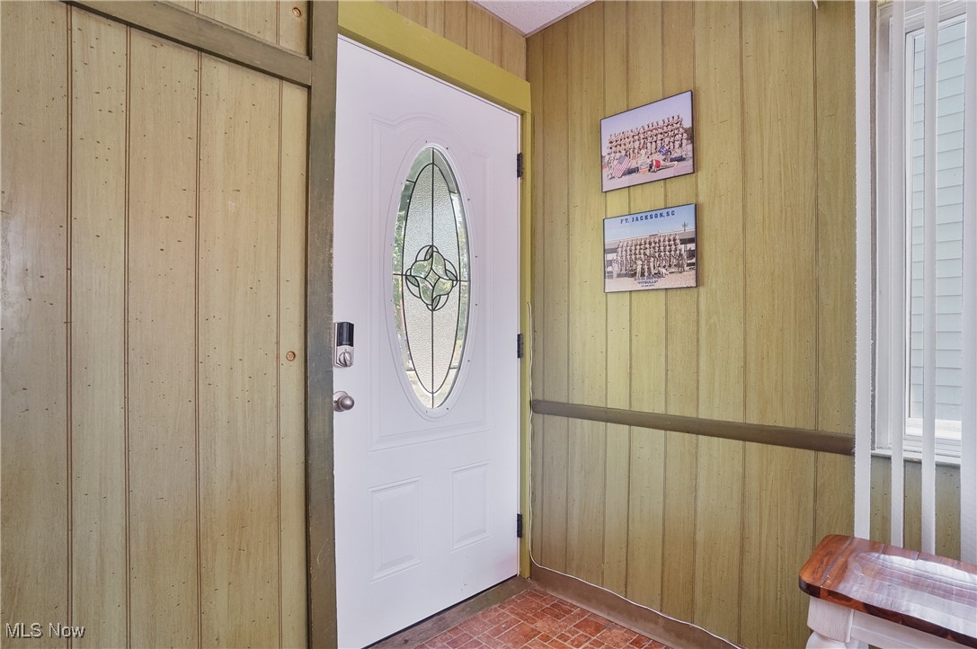 Akron, Ohio 44320, United States, 3 Bedrooms Bedrooms, ,3 BathroomsBathrooms,Residential,Contingent,189704