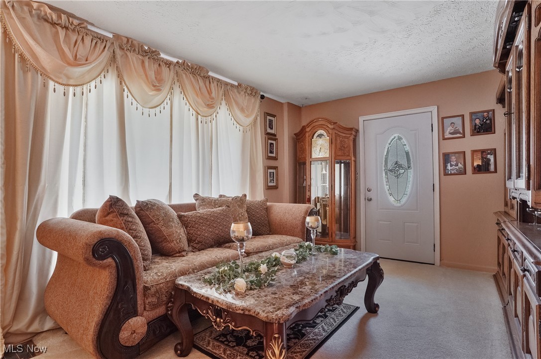 Akron, Ohio 44320, United States, 3 Bedrooms Bedrooms, ,3 BathroomsBathrooms,Residential,Contingent,189704