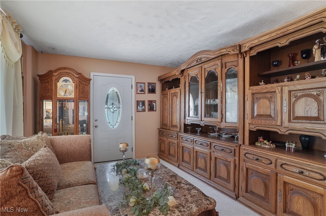 Akron, Ohio 44320, United States, 3 Bedrooms Bedrooms, ,3 BathroomsBathrooms,Residential,Contingent,189704