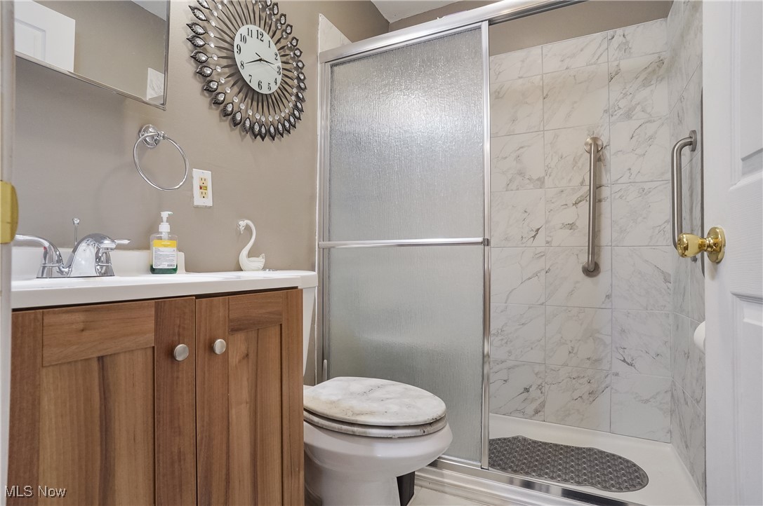 Akron, Ohio 44320, United States, 3 Bedrooms Bedrooms, ,3 BathroomsBathrooms,Residential,Contingent,189704