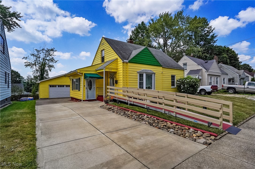 Akron, Ohio 44320, United States, 3 Bedrooms Bedrooms, ,3 BathroomsBathrooms,Residential,Contingent,189704