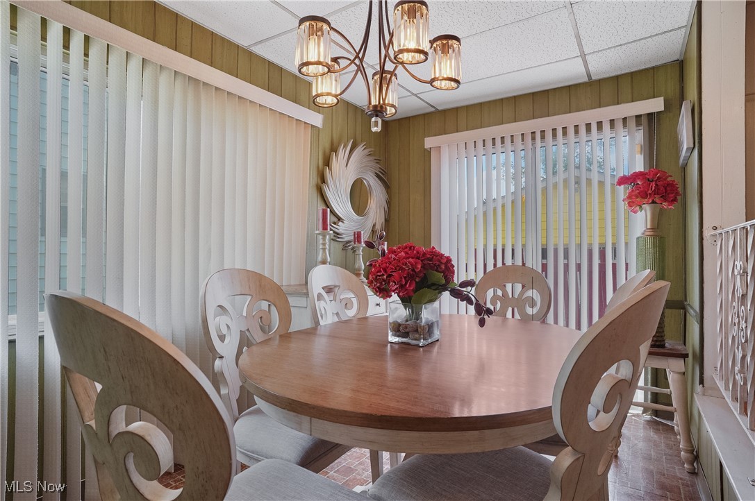 Akron, Ohio 44320, United States, 3 Bedrooms Bedrooms, ,3 BathroomsBathrooms,Residential,Contingent,189704