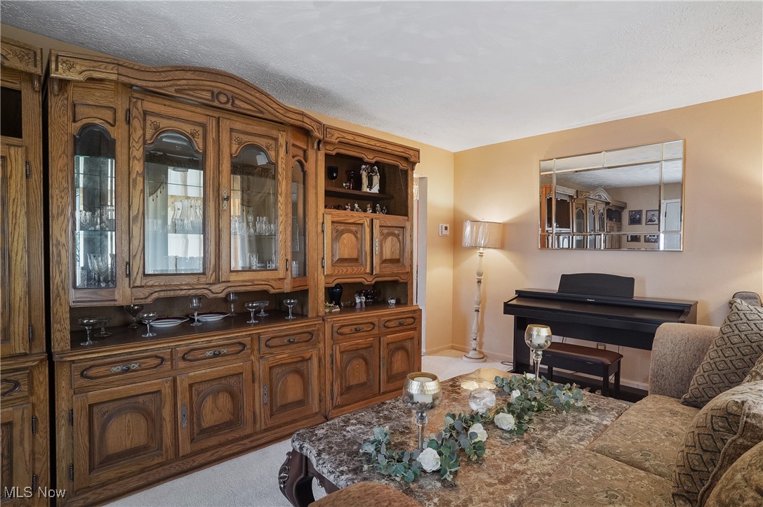 Akron, Ohio 44320, United States, 3 Bedrooms Bedrooms, ,3 BathroomsBathrooms,Residential,Contingent,189704