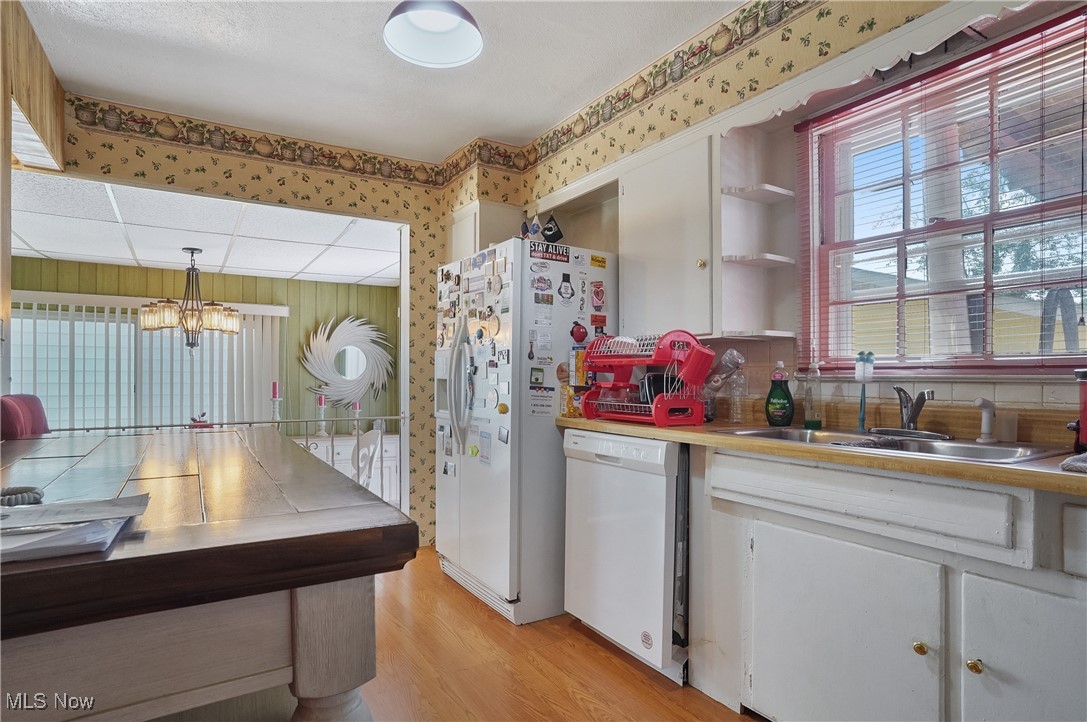 Akron, Ohio 44320, United States, 3 Bedrooms Bedrooms, ,3 BathroomsBathrooms,Residential,Contingent,189704