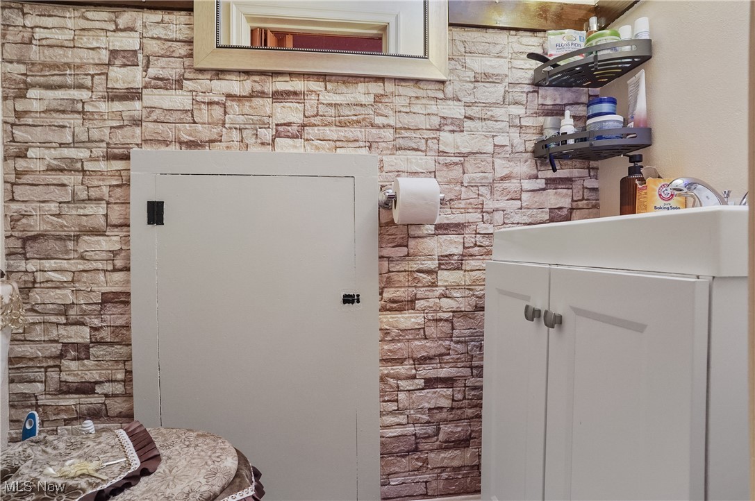 Akron, Ohio 44320, United States, 3 Bedrooms Bedrooms, ,3 BathroomsBathrooms,Residential,Contingent,189704