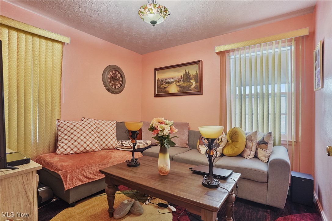 Akron, Ohio 44320, United States, 3 Bedrooms Bedrooms, ,3 BathroomsBathrooms,Residential,Contingent,189704