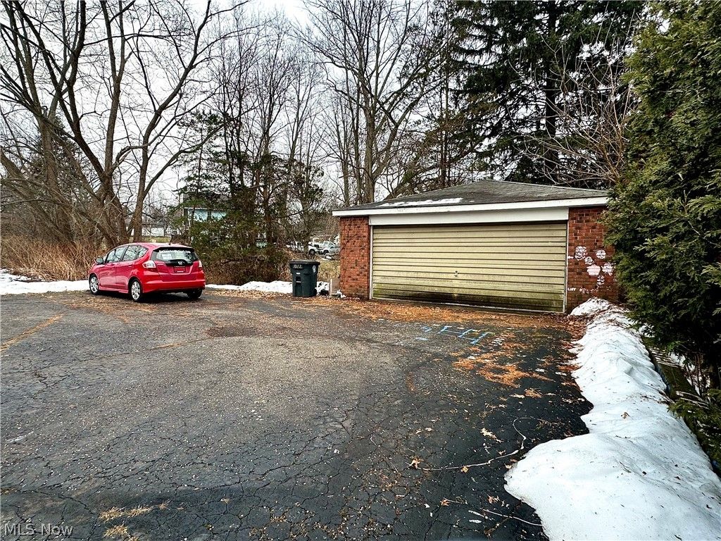 Photo of 1012 Saxon Avenue, Akron, OH 44314 (MLS # 5185354)