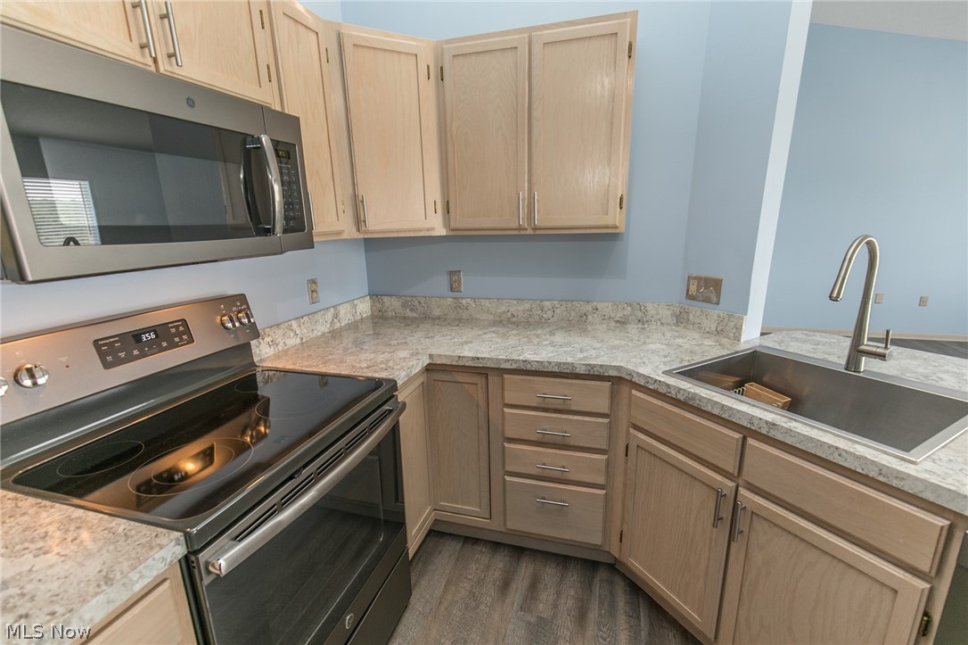 Brookledge Commons Condos - Residential