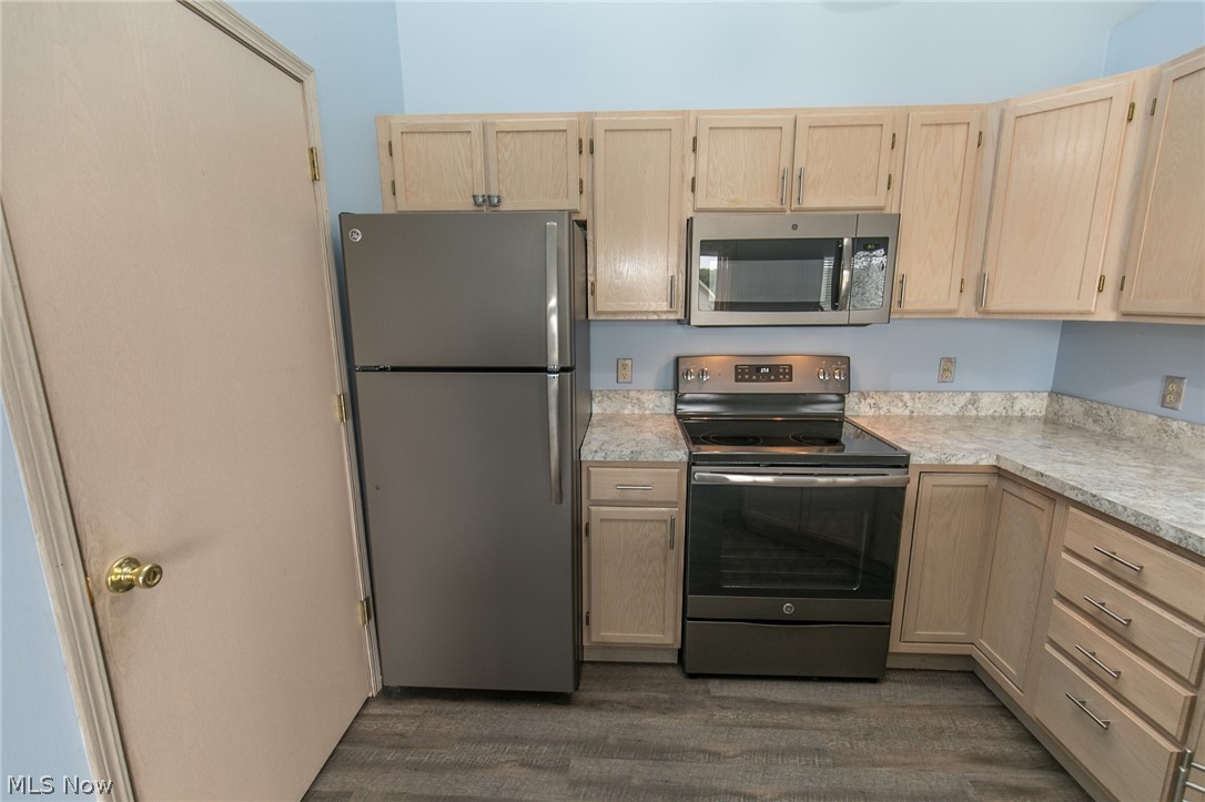 Brookledge Commons Condos - Residential