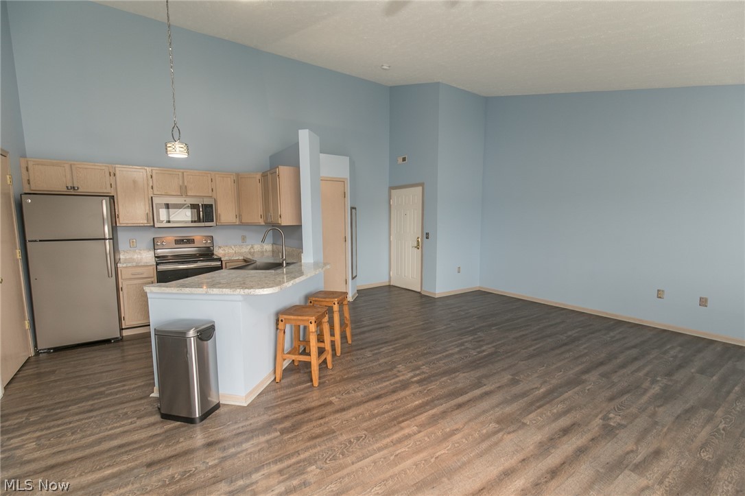 Brookledge Commons Condos - Residential