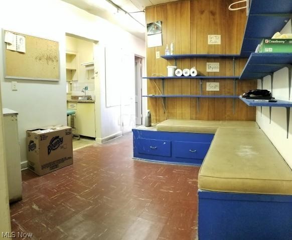 Halls Sub - Residential Lease