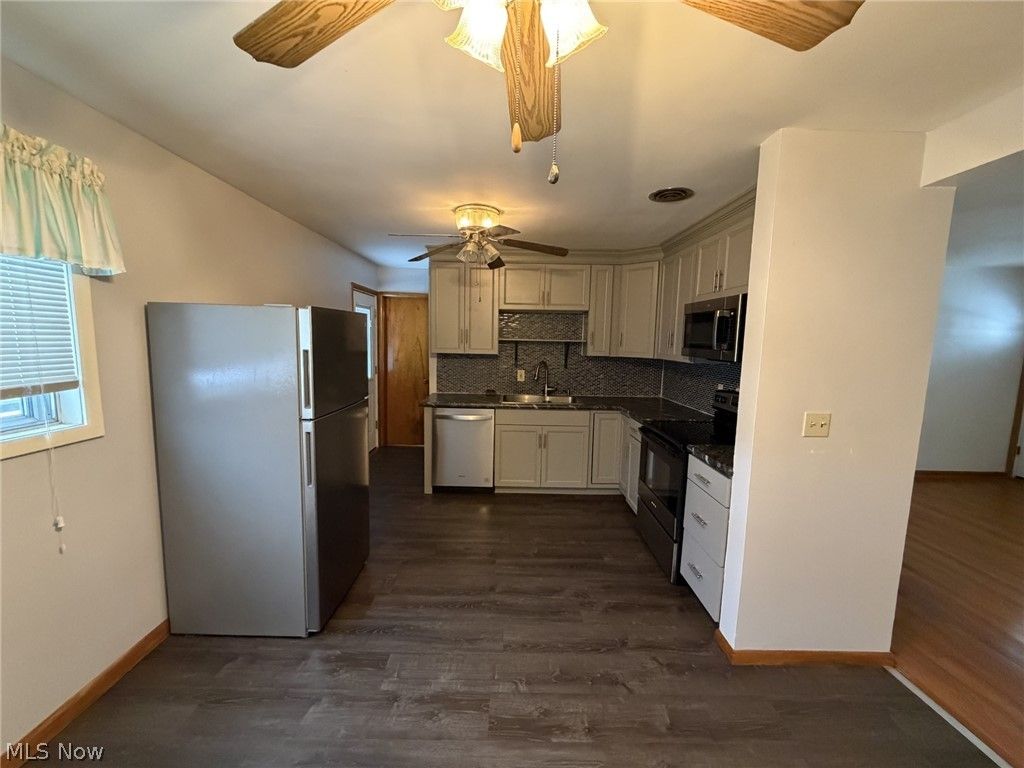 Photo of 1405 Gypsy Lane, Niles, OH 44446 (MLS # 5186476)