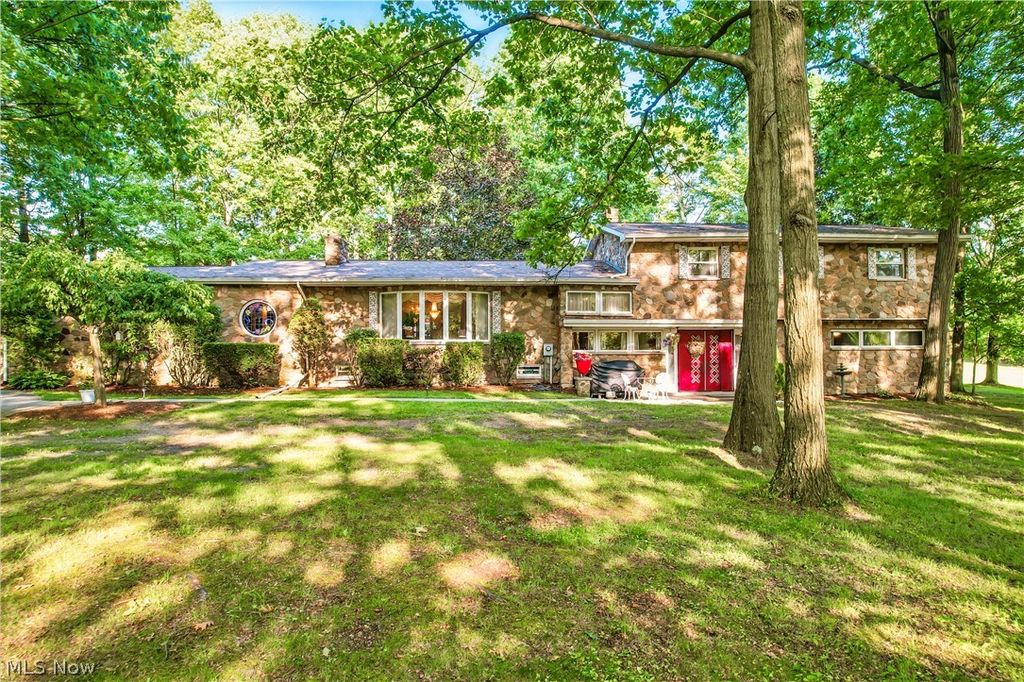 Photo of 2717 Niles Vienna Road, Niles, OH 44446 (MLS # 5206115)