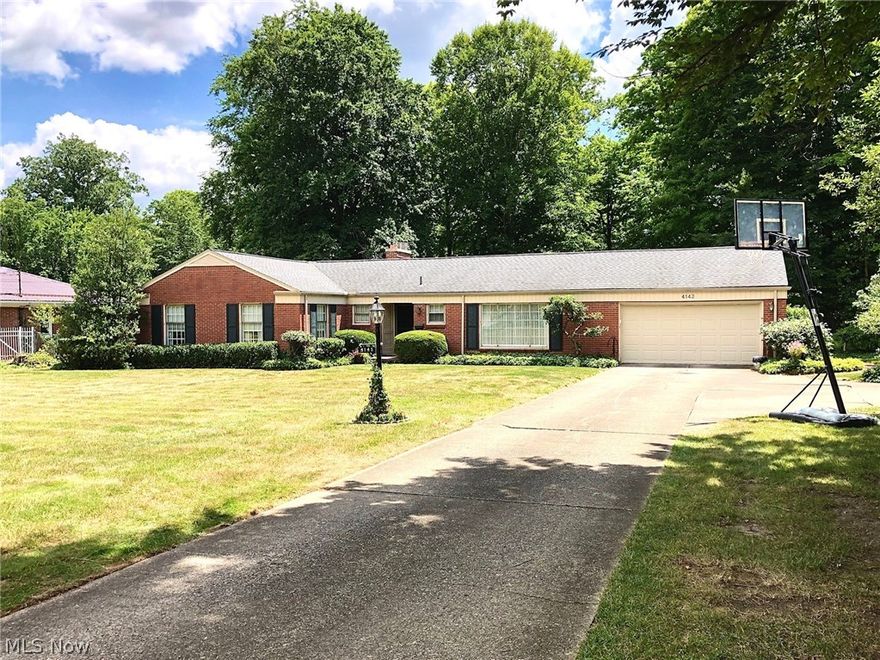 There’s certainly a lot to say about location and this one definitely underscores location! Tucked down at the end of Lockwood Blvd, toward the end by the park entrance, this magnificent all-brick ranch could be someone’s dream.  The property butts up to Mill Creek Park directly behind (West Newport Dr. bike & walk path), plus the park’s entrance isn't too far at the end of the dead-end street, so you're basically in the park!  This 3-bedroom ranch offers decent square footage and a sizable set back off of Lockwood Blvd for added privacy.  Nice, open foyer leading into a large living room w/picture window & fireplace and dining room then into custom cherry kitchen with newer double ovens.  Ample kitchen, eat-in area, which leads down to a bright sunroom with sliders—then out to the outside back gardens and walk-ways manicured by a master gardener for over 40 years.  Returning to the inside, on the other side of the home, you’ll find three nice-sized bedrooms, 2 baths and nice built-ins