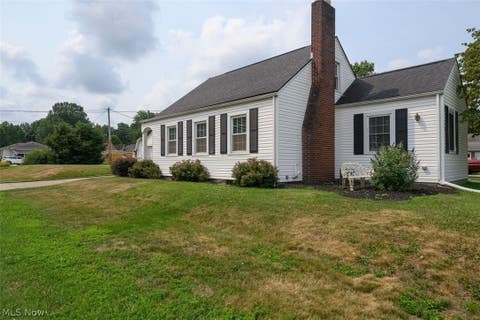 Homes For Sale - 300 W 22nd Street<br/> Dover, OH 44622