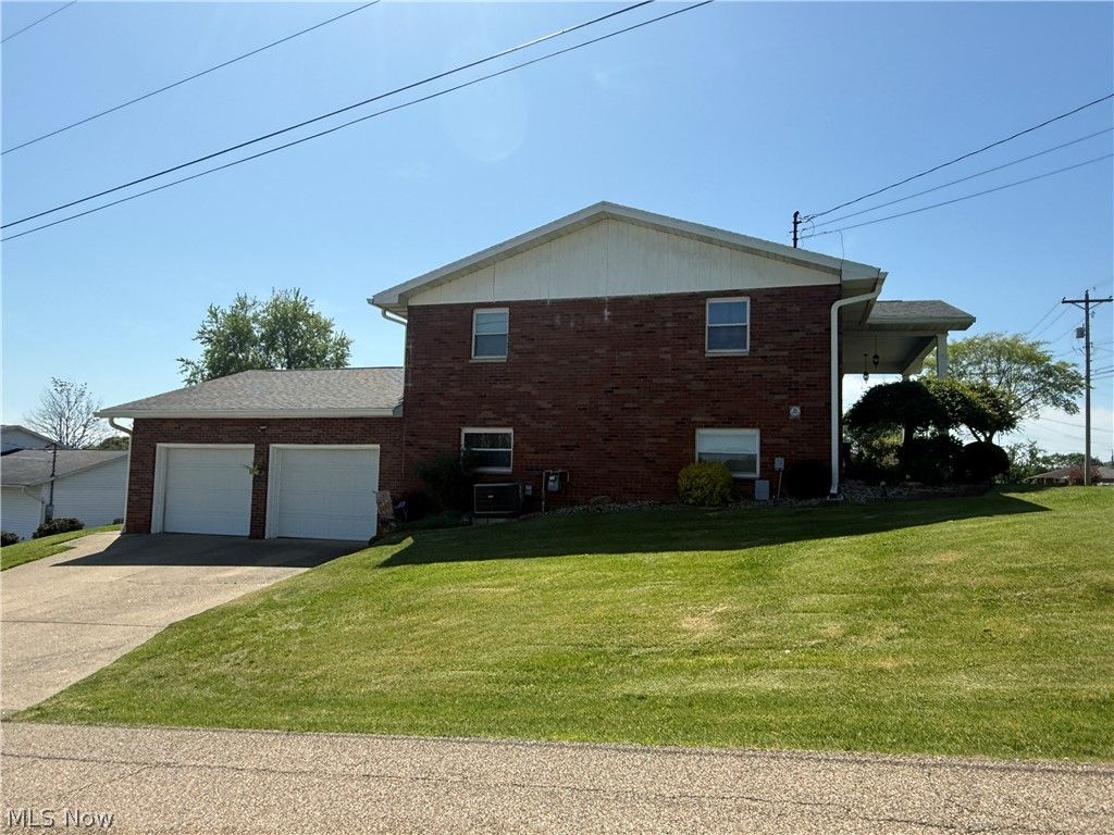 Photo of 1451 Poplar Avenue Ave, Belpre, OH 45714 (MLS # 5203692)