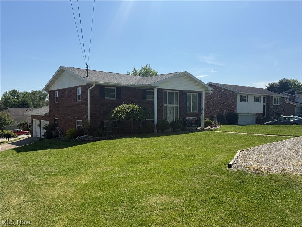 Photo of 1451 Poplar Avenue Ave, Belpre, OH 45714 (MLS # 5203692)