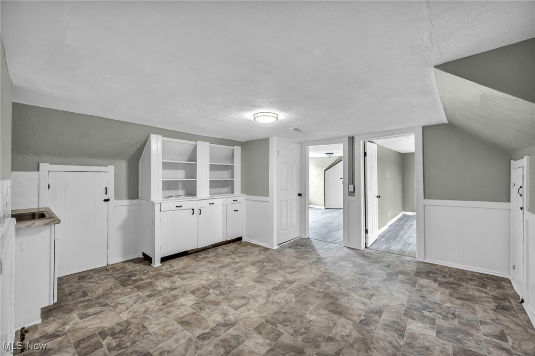 Taylor & Hoyts - Residential Income