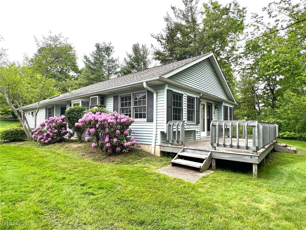 140 Burlington Oval Drive, Chardon, Ohio image 3