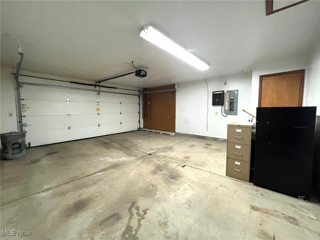 140 Burlington Oval Drive, Chardon, Ohio image 27