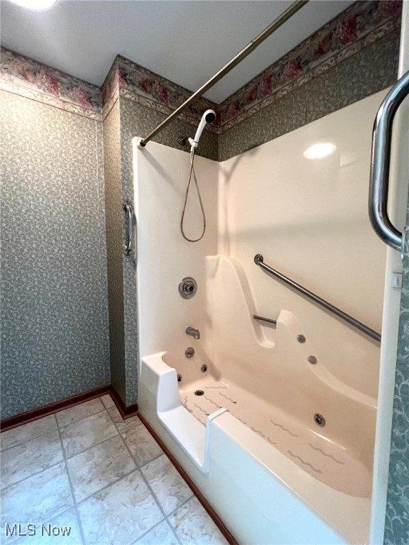 140 Burlington Oval Drive, Chardon, Ohio image 14