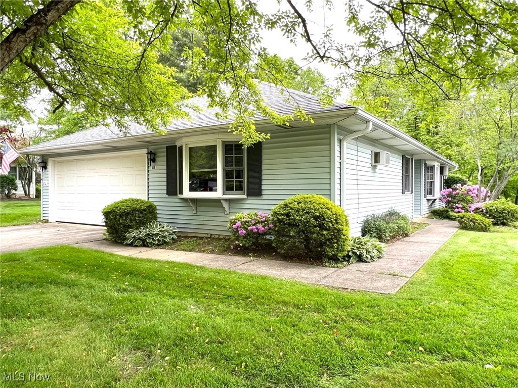 140 Burlington Oval Drive, Chardon, Ohio image 1