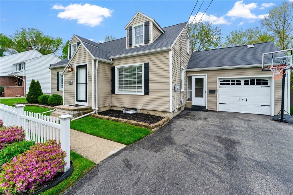 Photo of 158 Callahan Road, Canfield, OH 44406 (MLS # 5205798)